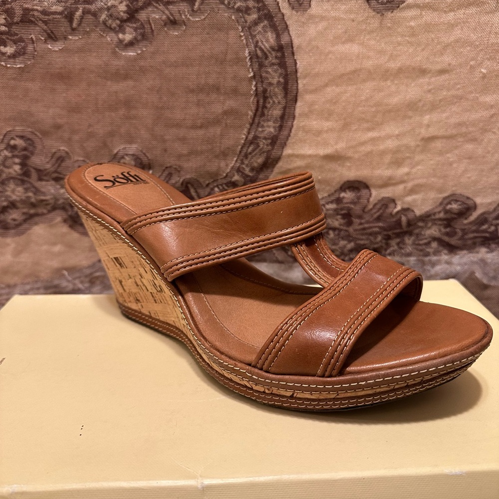 Cute tan leather wedge by Soft size 10